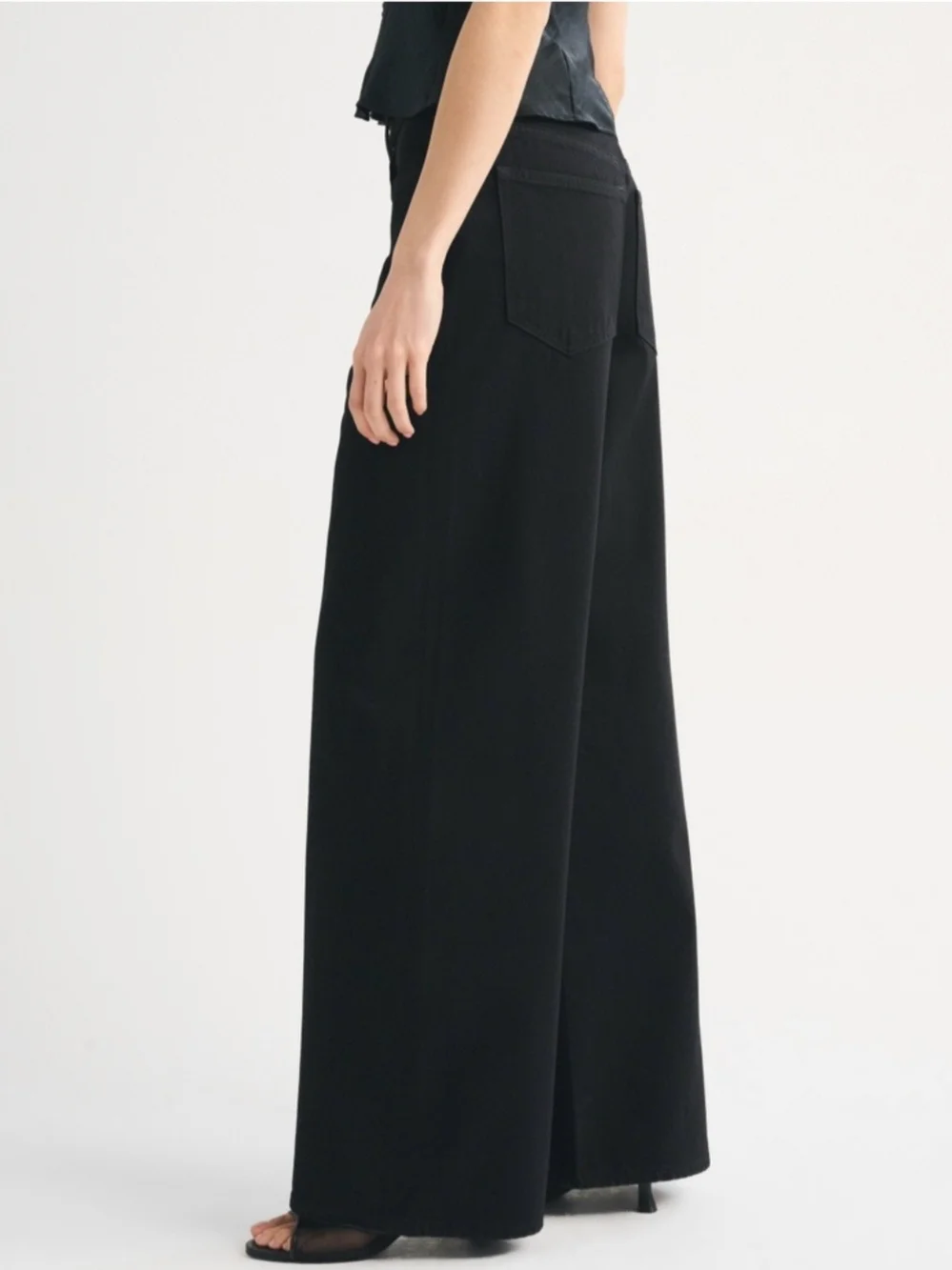 NWT Abercrombie High Rise Wide Leg Jean No Fade Black
